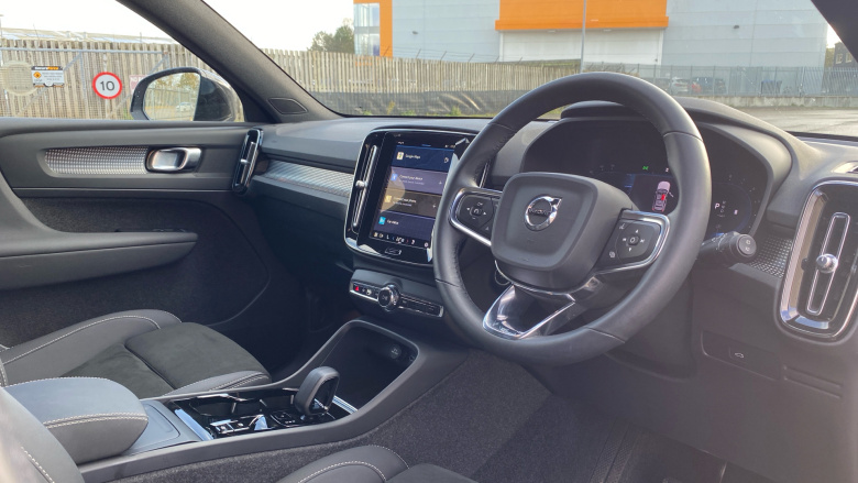 Volvo XC40 2.0 B3P Plus Dark 5dr Auto Petrol Estate